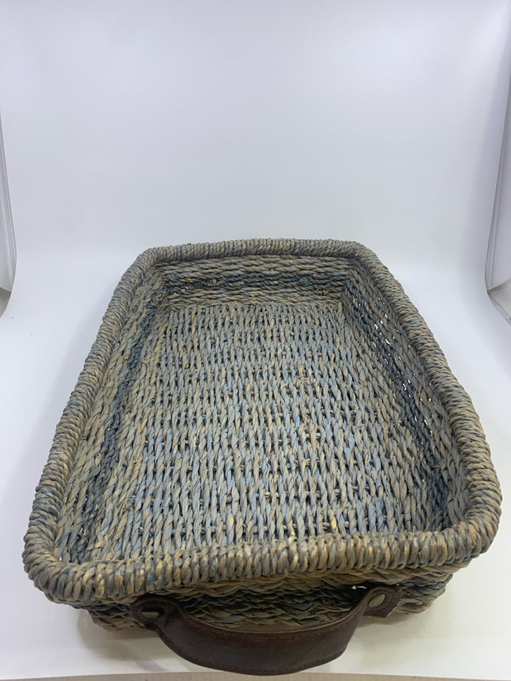 GREY WOVEN BASKET TRAY W/FAUX LEATHER HANDLES.