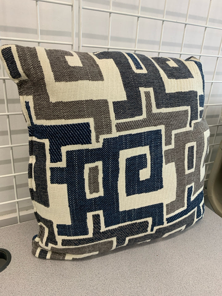 MAZE DESIGN PILLOW.