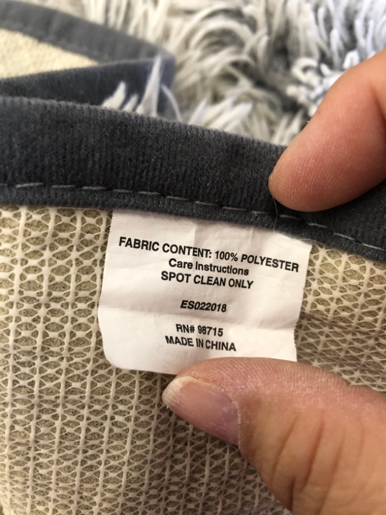 SMALL GREY ROUND SHAG RUG.