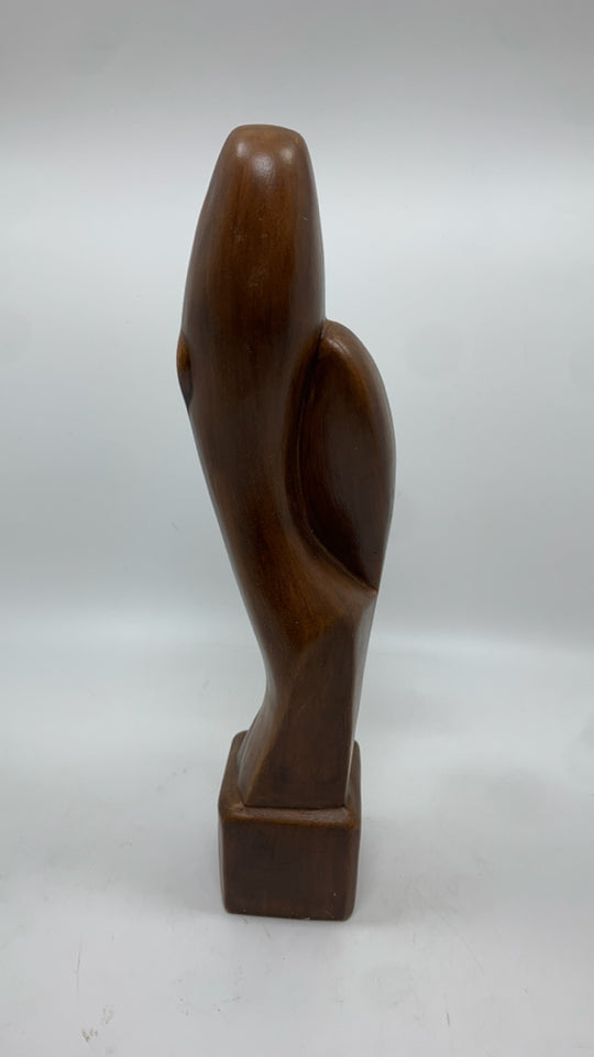 CERAMIC LOVING FACE FIGURE.