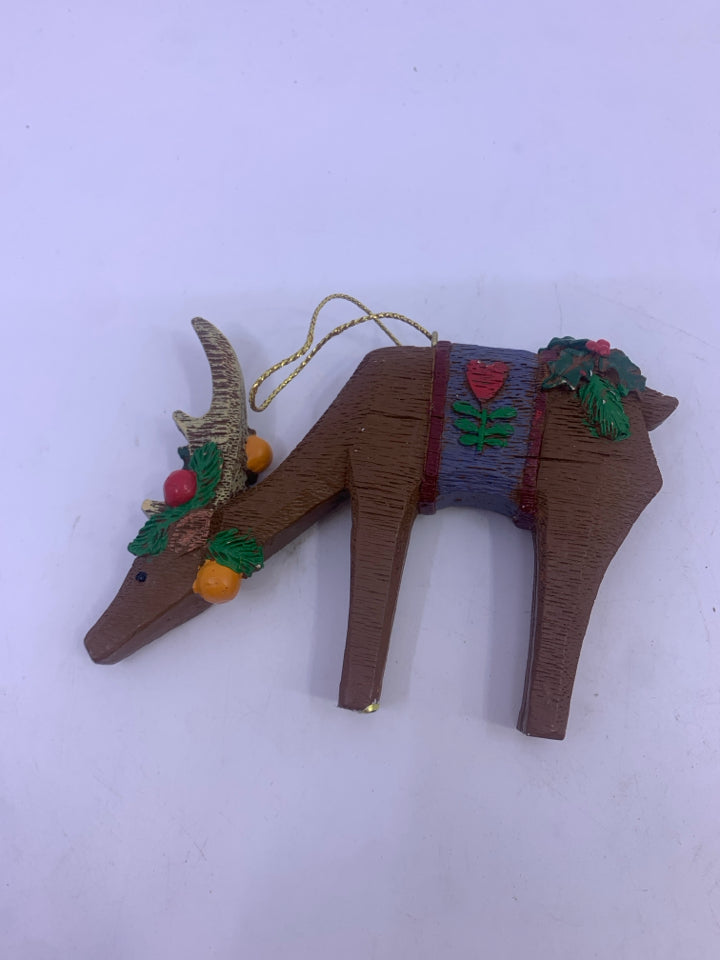 WOOD GRAIN REINDEER ORNAMENT.
