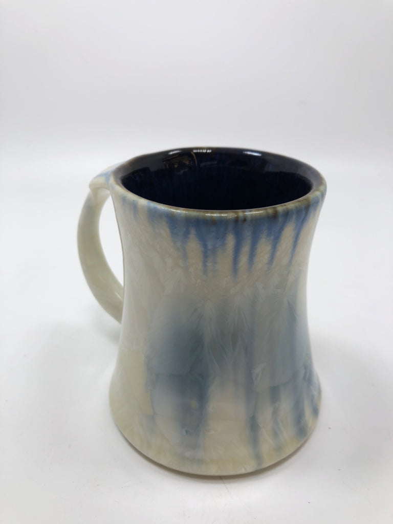 BLUE & WHITE OMBRE MUG.