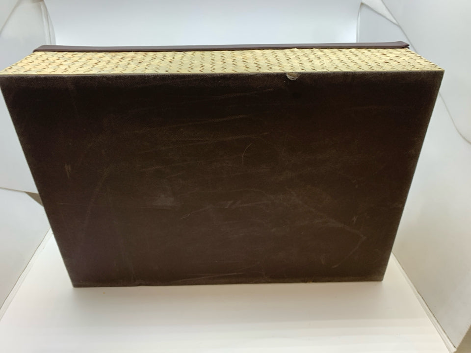 BASKET WEAVE FABRIC STURDY BIN W/ FAUX BROWN LEATHER TRIM.