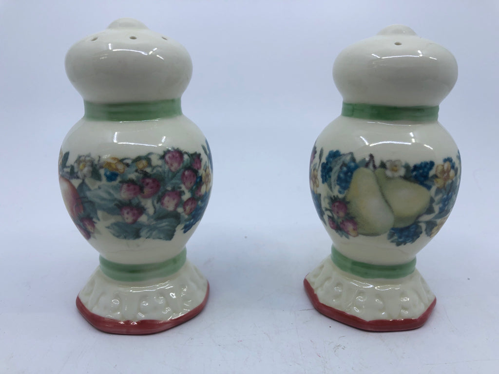 VTG SWEET COUNTRY HARVEST SALT AND PEPPER SHAKERS.