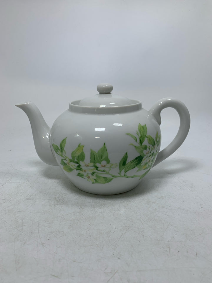 WHITE FLOWERS W/ LEAVES TUSCANY TEA POT.