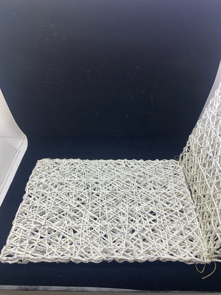 8 WHITE/SILVER OPEN WEAVE PLACEMATS.