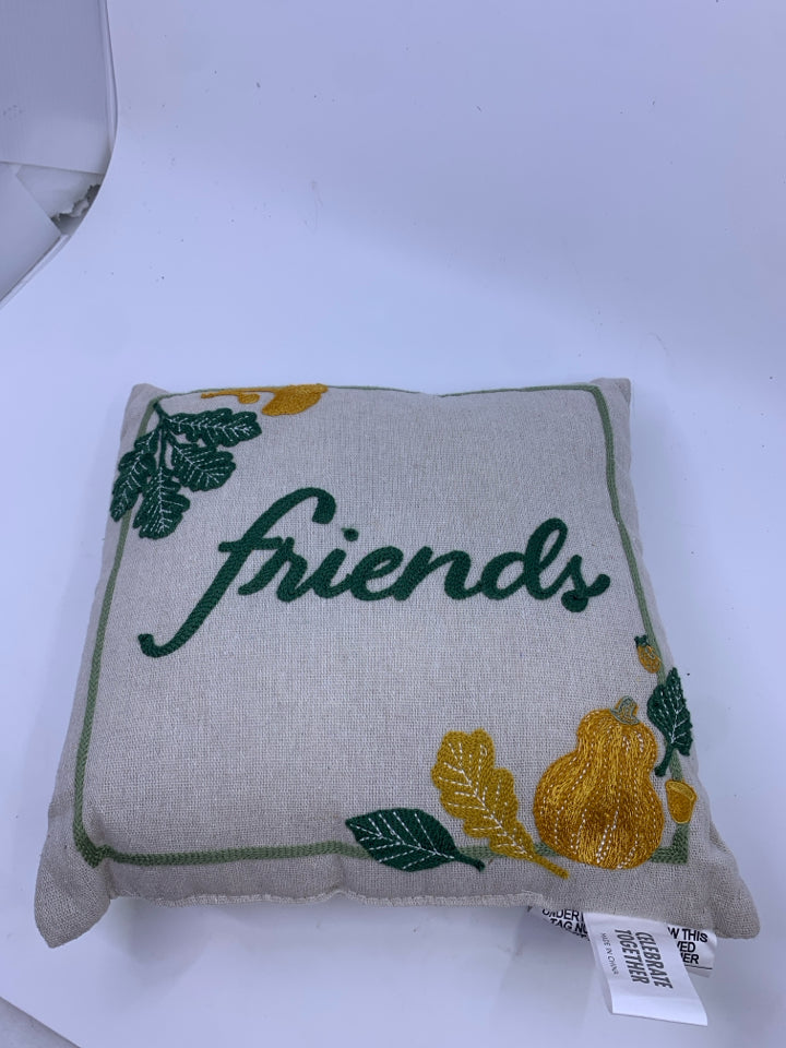 GREEN FRIENDS GOURD PILLOW.