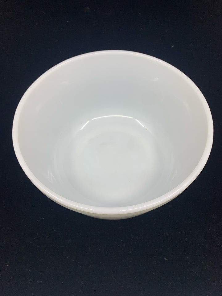 VTG PYREX HAMILTON BEACH WHITE GLASS MIXING BOWL.