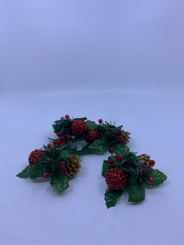 4 MISTLETOE NAPKIN RINGS.