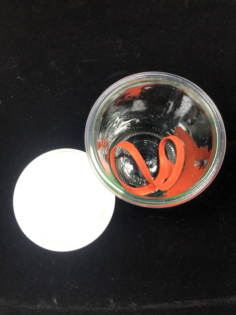WECK GLASS CANNING JAR W/PLASTIC LID, SEALING RING AND CLAMPS.