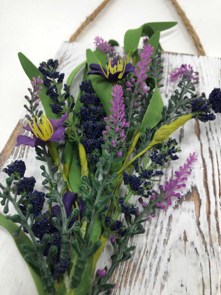 RUSTIC FLOWER HANGING WALL DECOR.