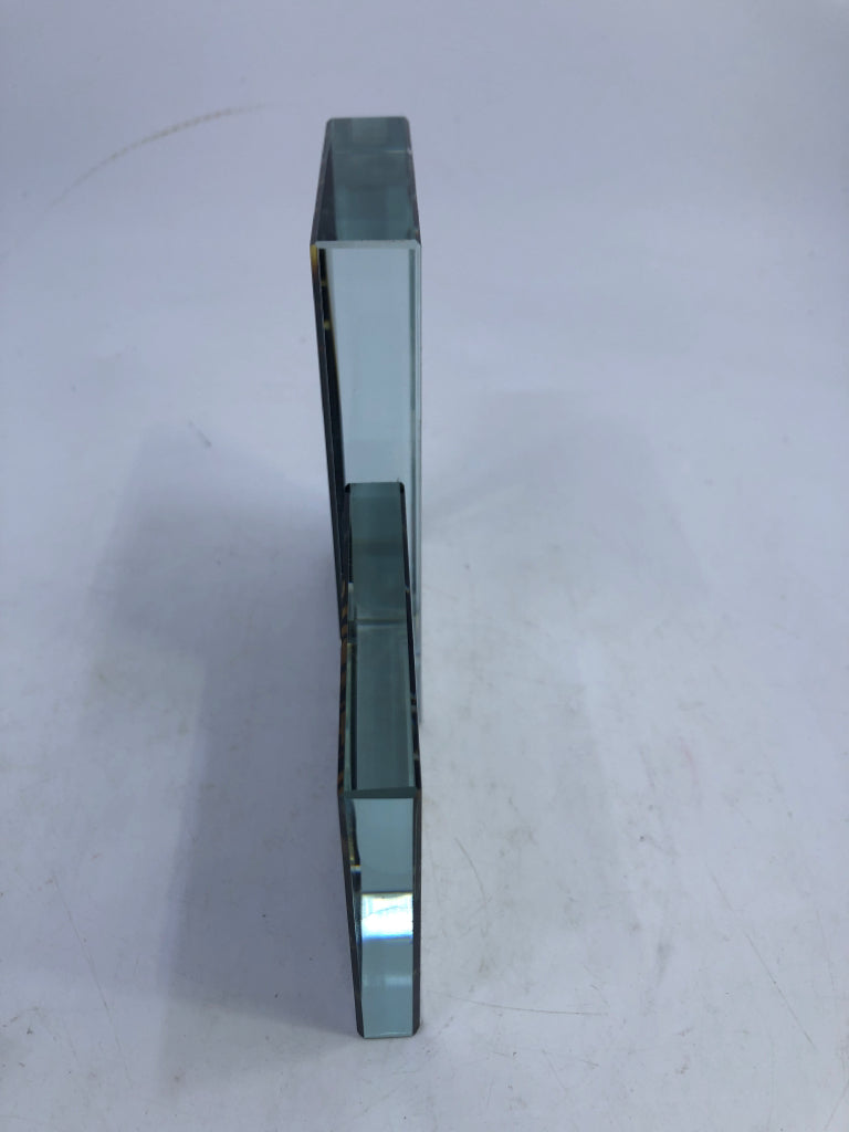 GLASS "SPARKLE EVERY DAY" DESK DECOR.