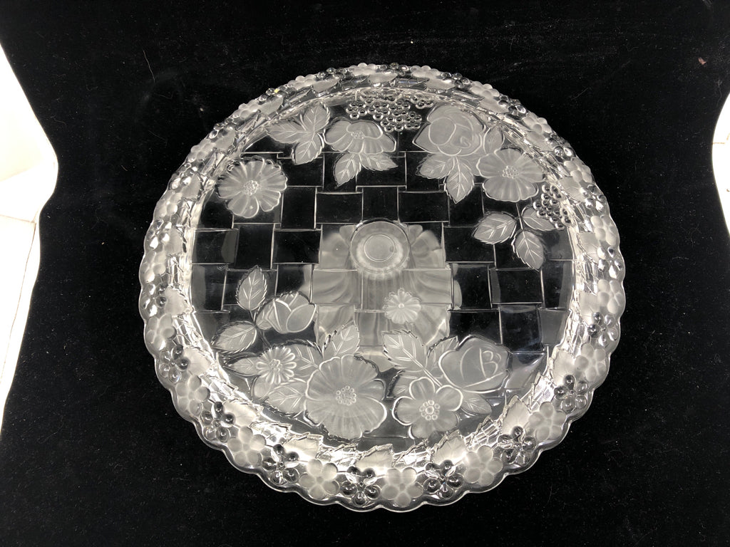 FOOTED FLORAL EMBOSSED CAKE STAND.