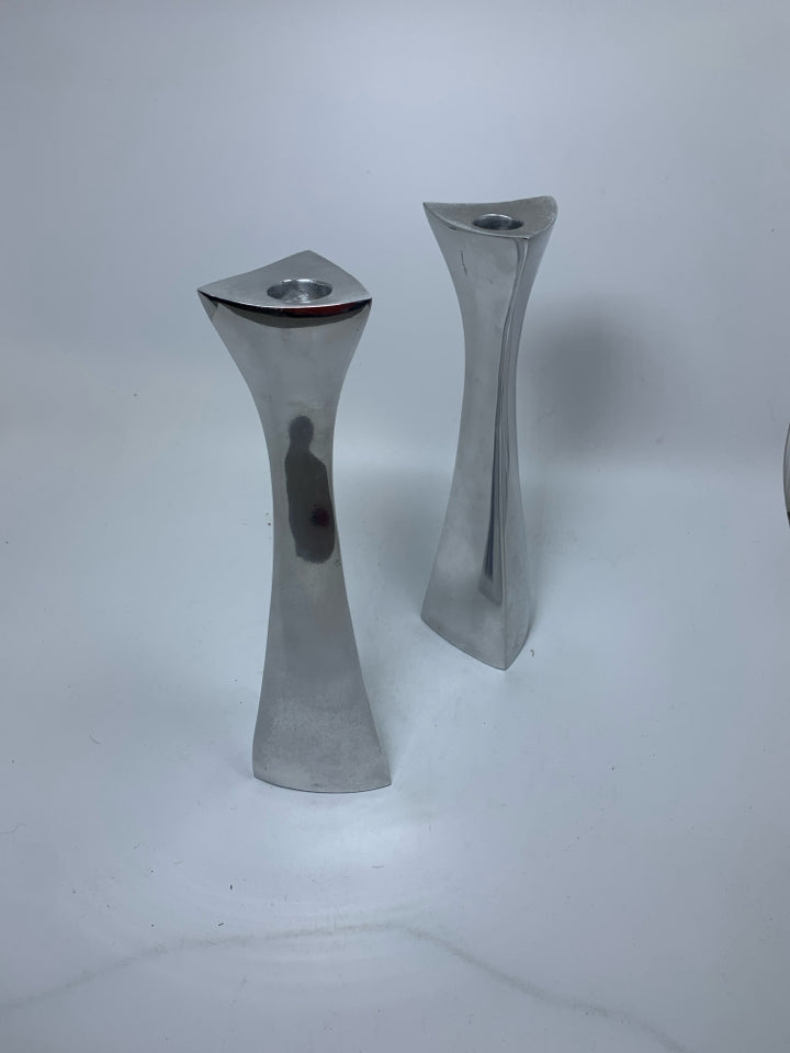 2 VTG HEAVY TRIANGLE METAL TAPERED CANDLE HOLDERS.