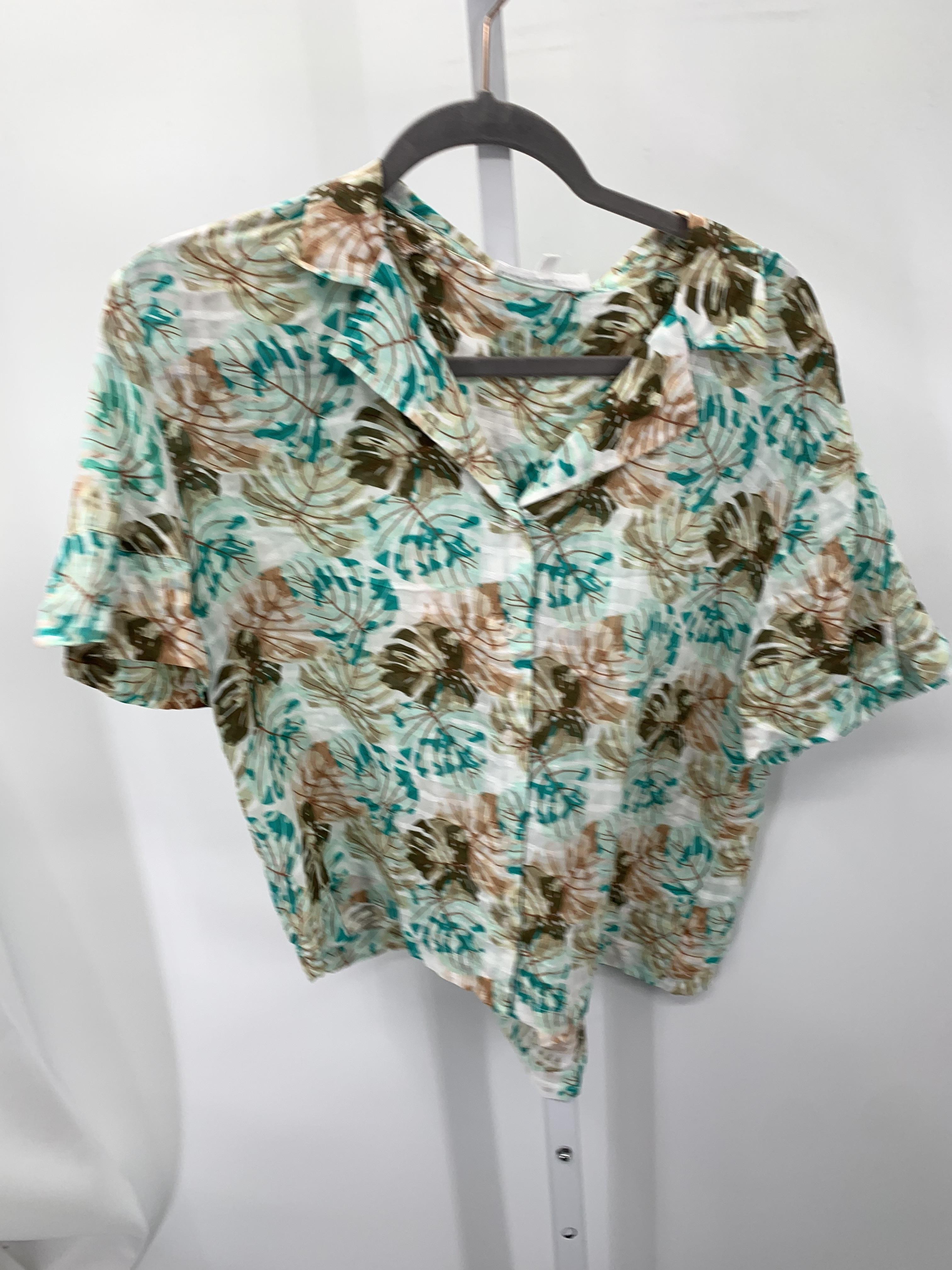 Size Medium Misses Short Sleeve Shirt