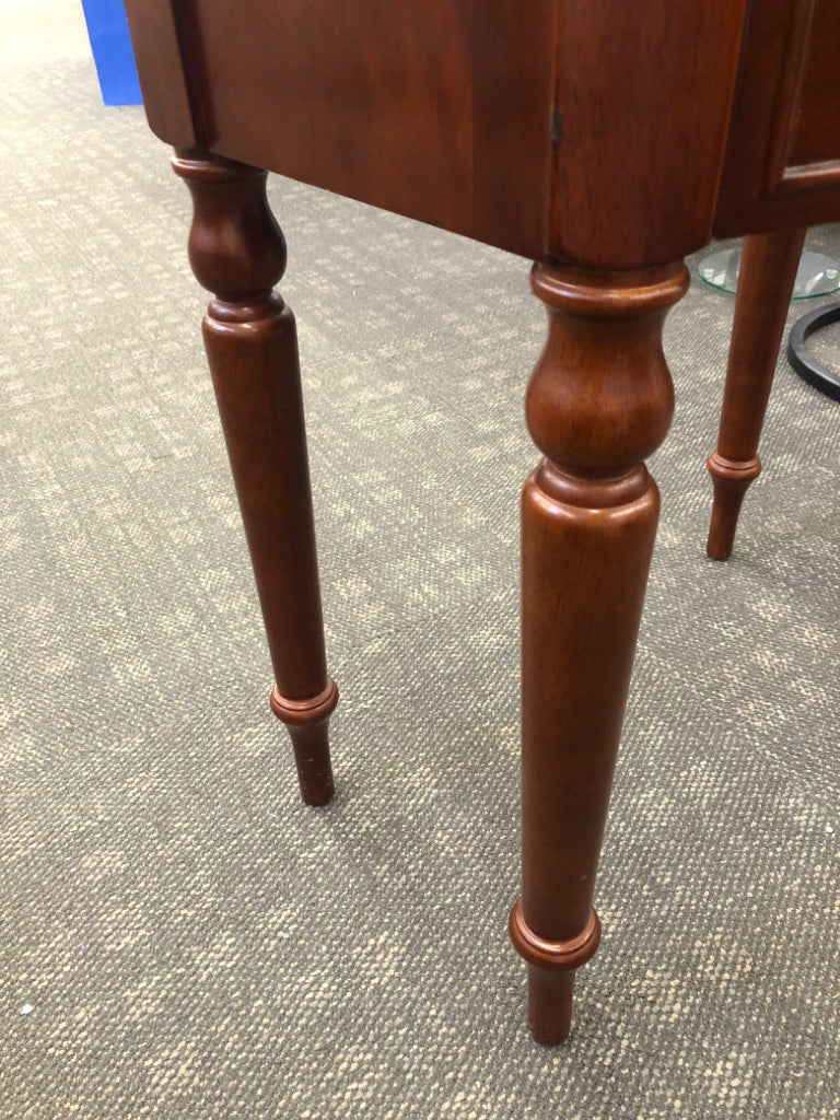 2-DRAWER WOODEN SIDE TABLE.