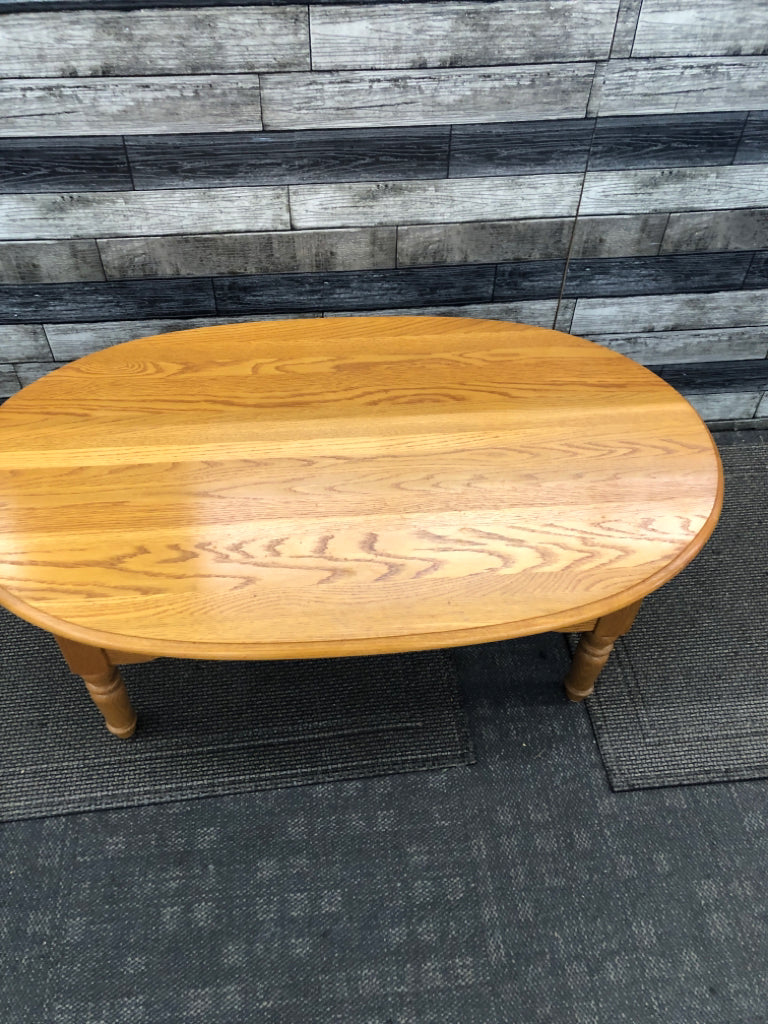 OVAL OAK WOOD COFFEE TABLE.