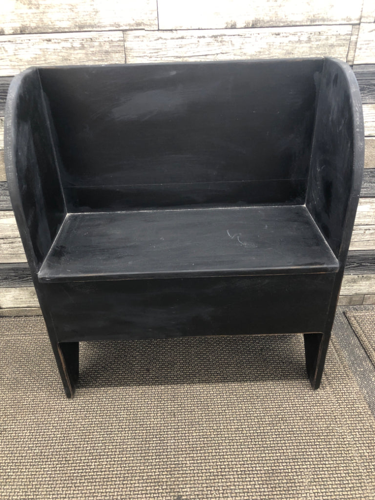 RUSTIC BLACK WOOD BENCH.