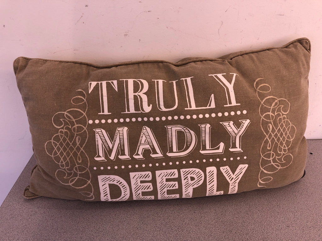 BEIGE "TRULY" RECTANGLE ACCENT PILLOW.