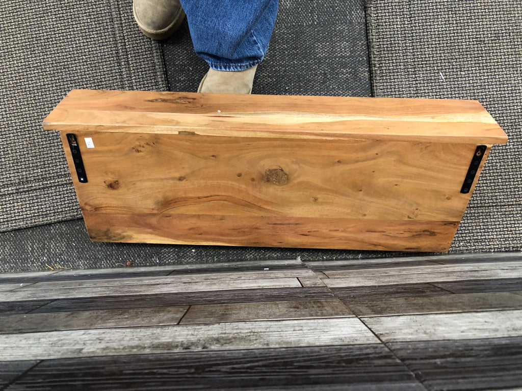 HEAVY WOOD WALL HANGING W 6 HOOKS.