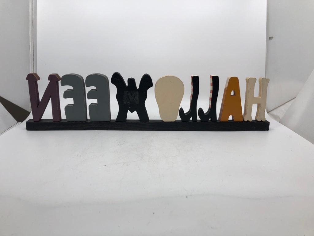 HALLOWEEN WOOD BLOCK SIGN.