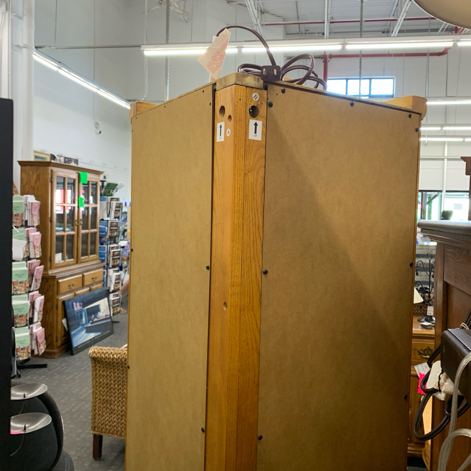 2-SECTION WOODEN CORNER CURIO CABINET W/LIGHT.