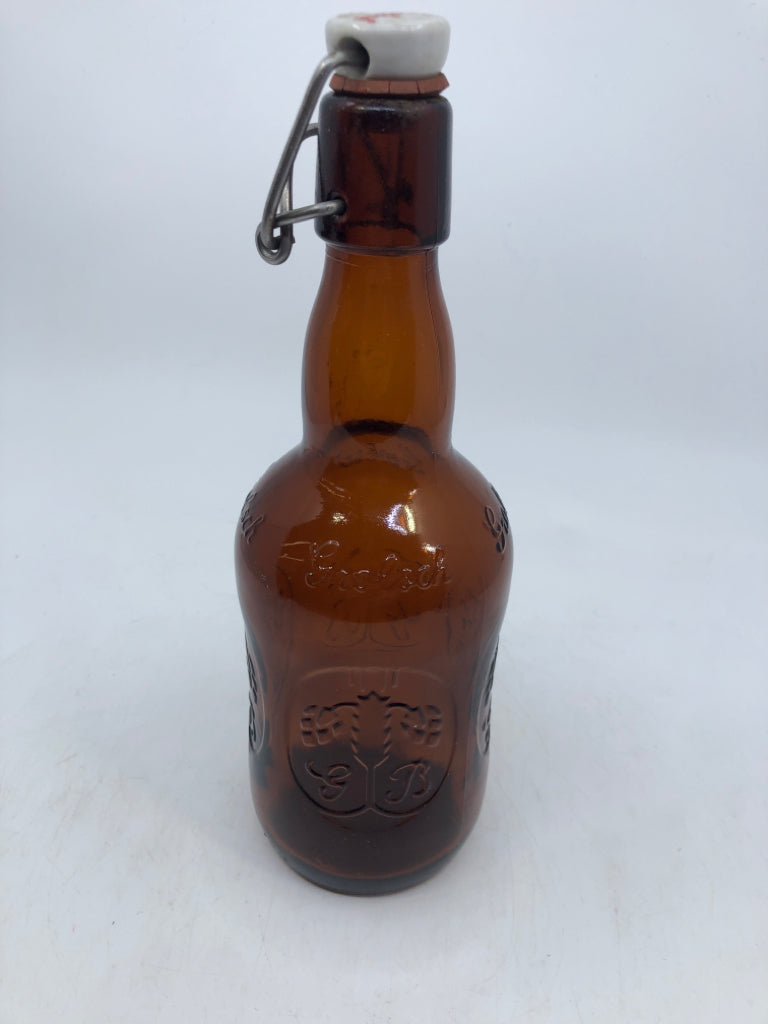 BROWN VTG BOTTLE.