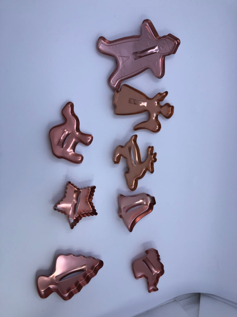 VTG HOLIDAY COOKIE CUTTERS.