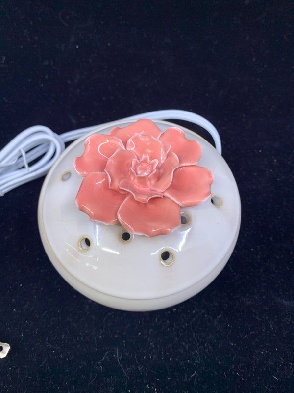 CREAM CIRCLE SCENTSY WAX WARMER W/ PINK FLORAL TOP.