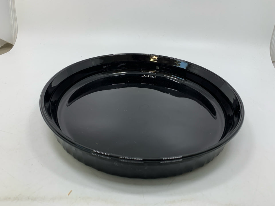 SHALLOW RIBBED TART/QUICHE DISH.