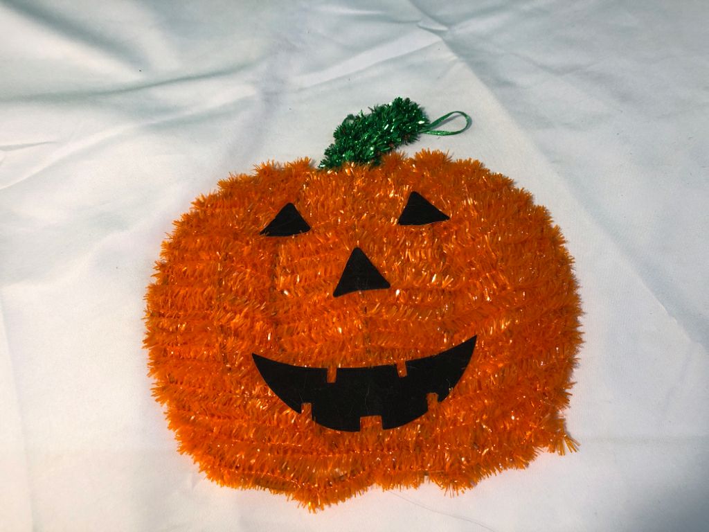 TINSEL PUMPKIN WALL HANGING.