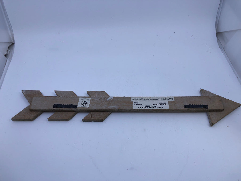 WOOD ARROW WALL DECOR.