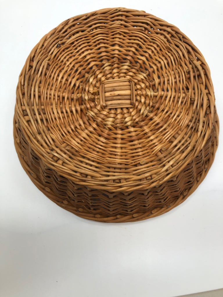 SM CIRCULAR WOVEN BASKET.