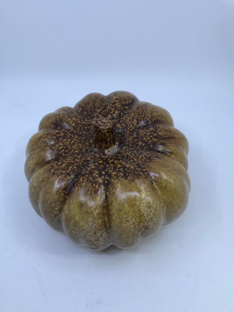 TAN CERAMIC PUMPKIN DECOR.