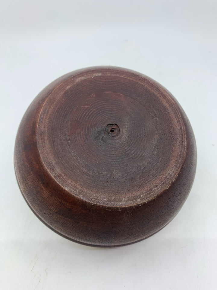 ROUND WOOD TRINKET BOX W METAL TOP.