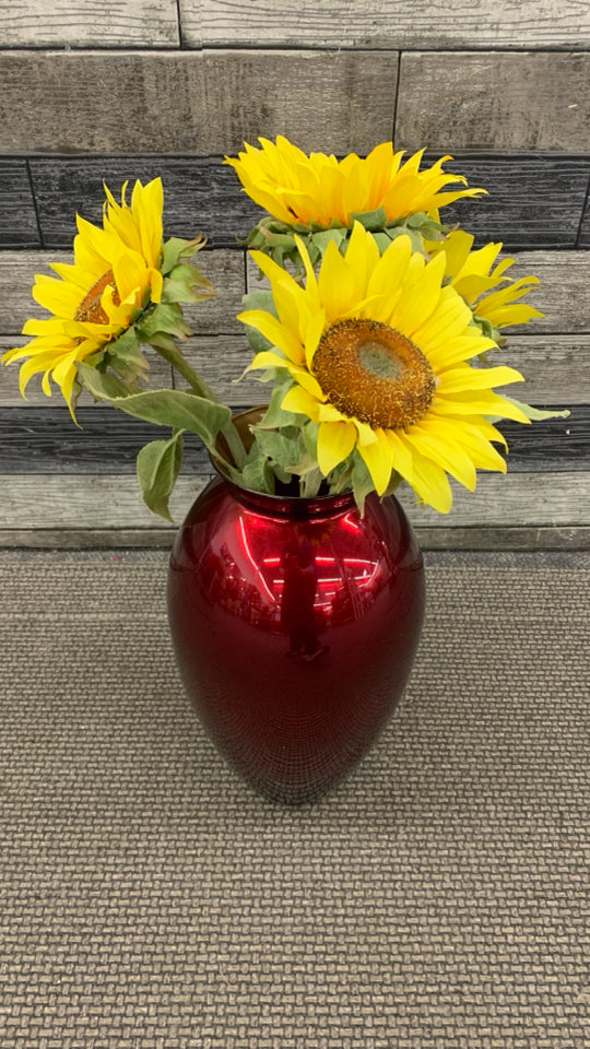 RED GLASS VASE W/FAUX SUNFLOWER BOUQUET.