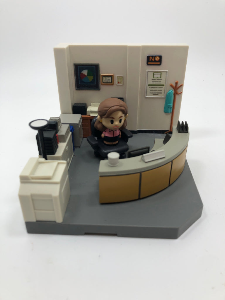 FUNKO MINI MOMENTS THE OFFICE PAM W/REMOVEABLE CHAIR.