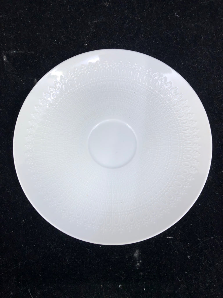 SVC FOR 4 WHITE EMBOSSED TEACUP/SAUCER.