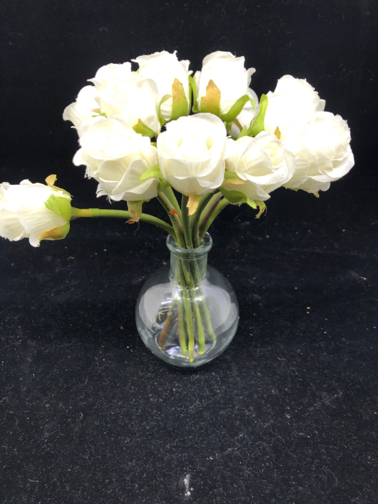 SMALL GLASS VASE W/ 11 SMALL WHITE ROSES.