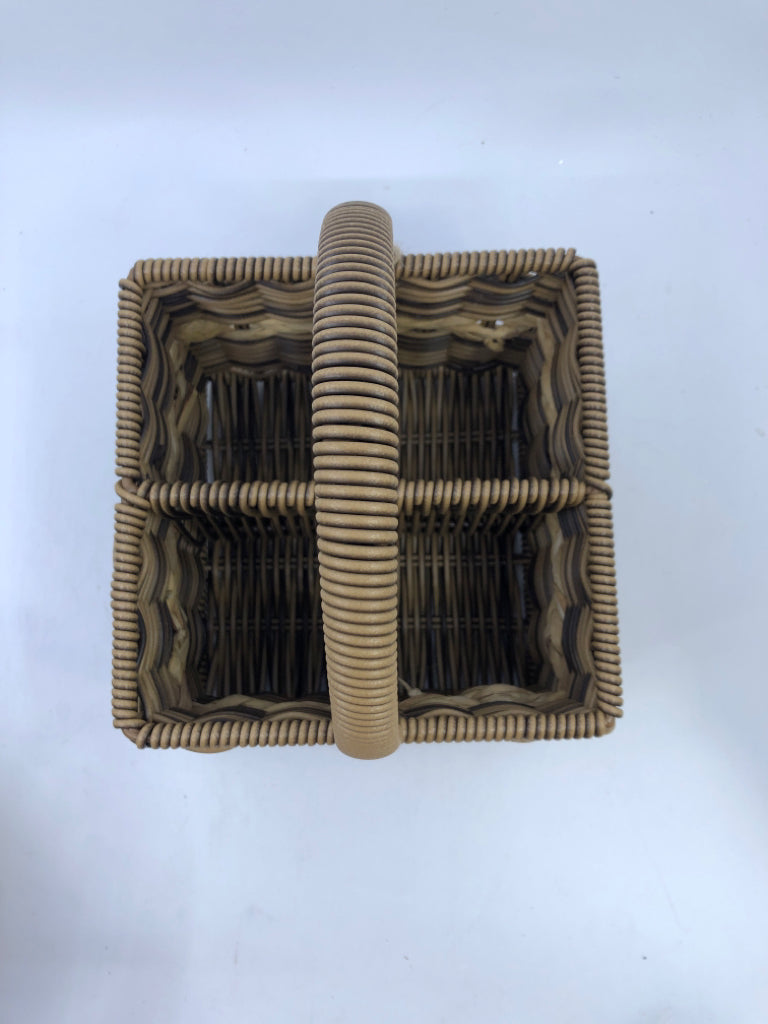 DIVIDED WICKER BASKET W HANDLE.