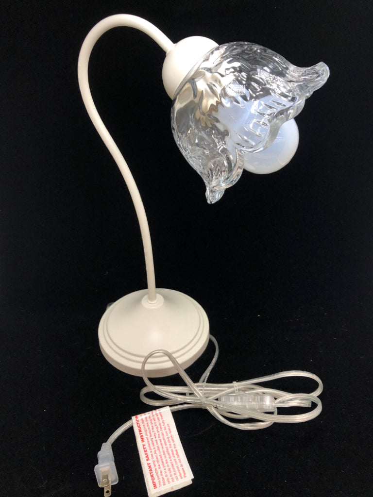 WHITE METAL LAMP W/CLEAR GLASS FLOWER SHADE.