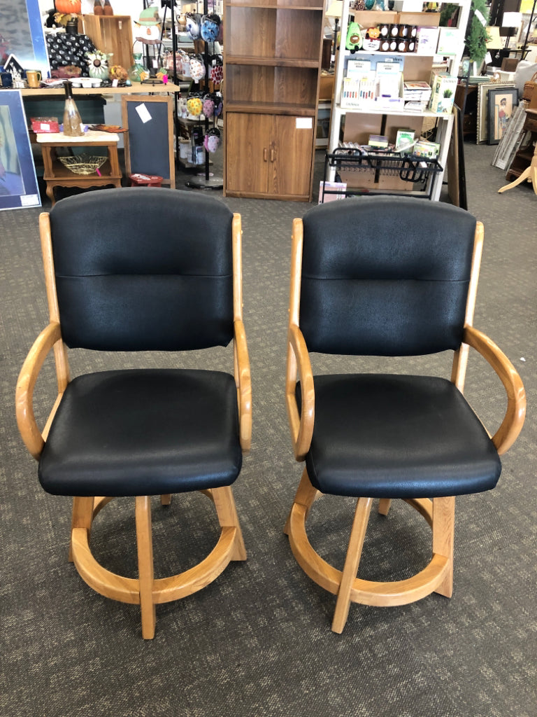 2 BLACK & WOOD SWIVEL BAR STOOL CHAIRS.