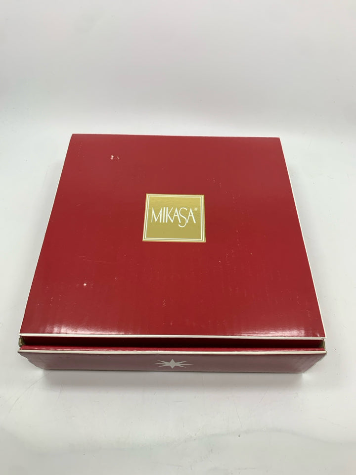 4 ITALIAN HOLIDAY SQUARE BRUNCH PLATES - MIKASA - IN BOX.