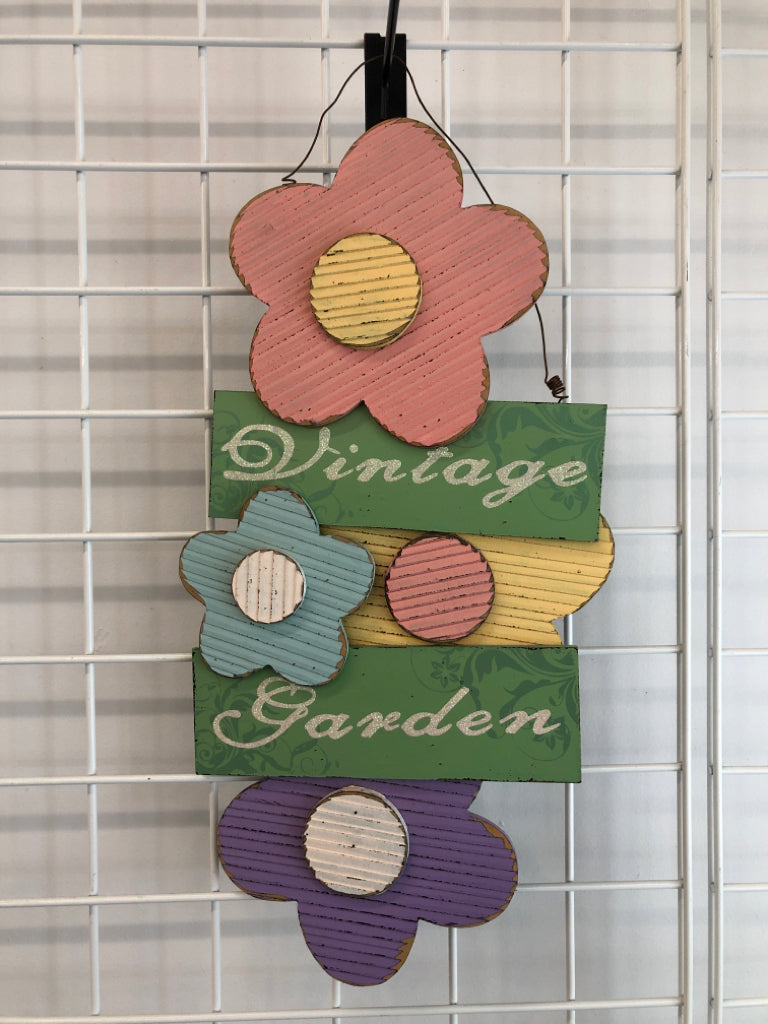 "VINTAGE GARDEN" WOOD FLOWERS HANGING.