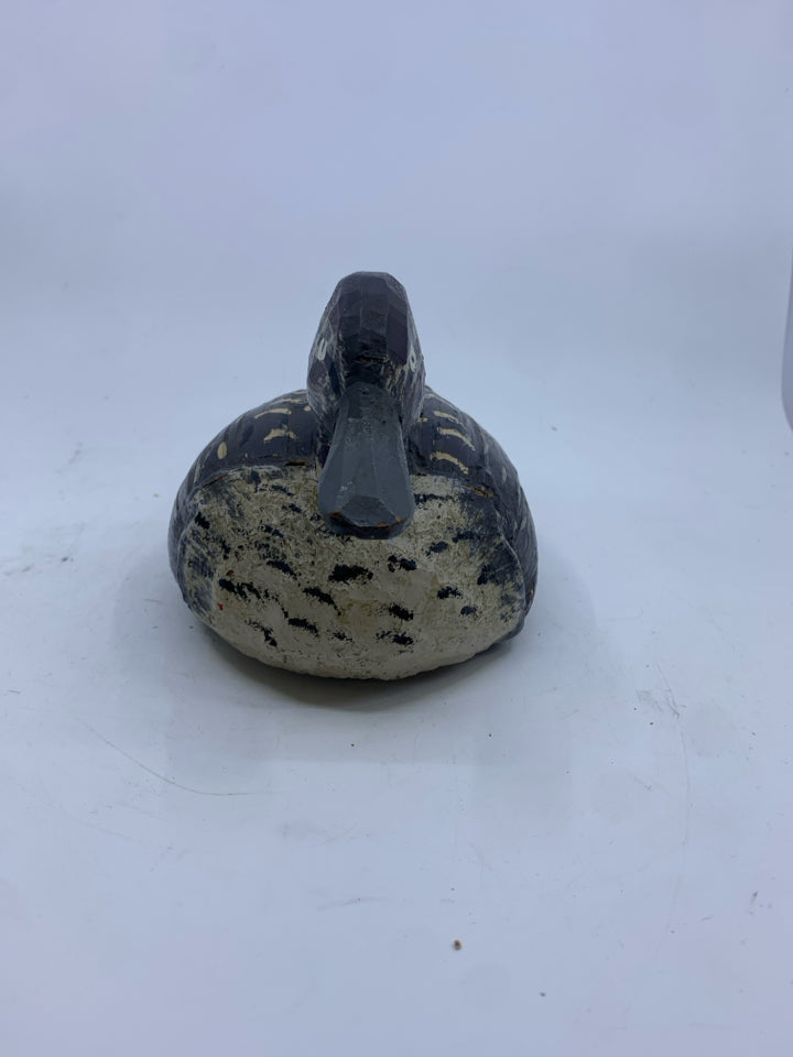 DARK GREY RUSTIC DUCK.