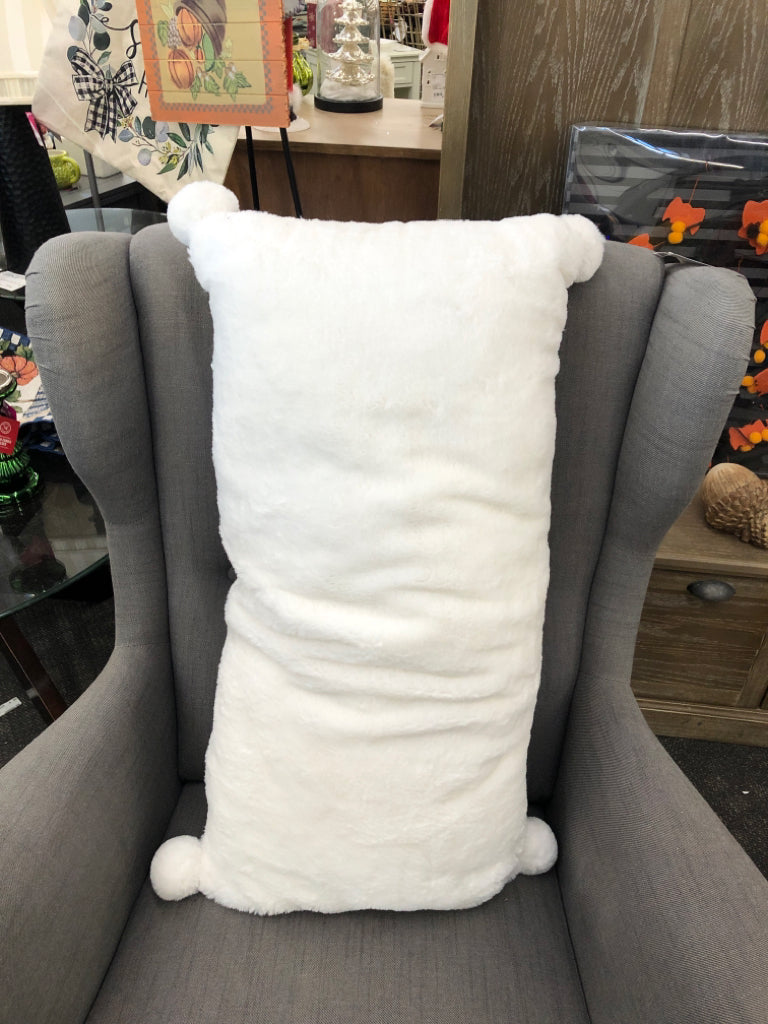 FAUX FUR WHITE PILLOW.