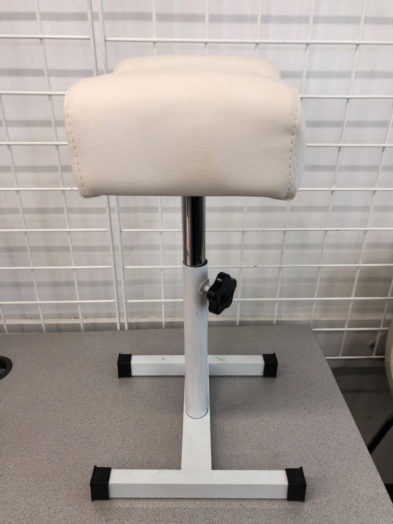 ADJUSTABLE LEG REST STOOL.