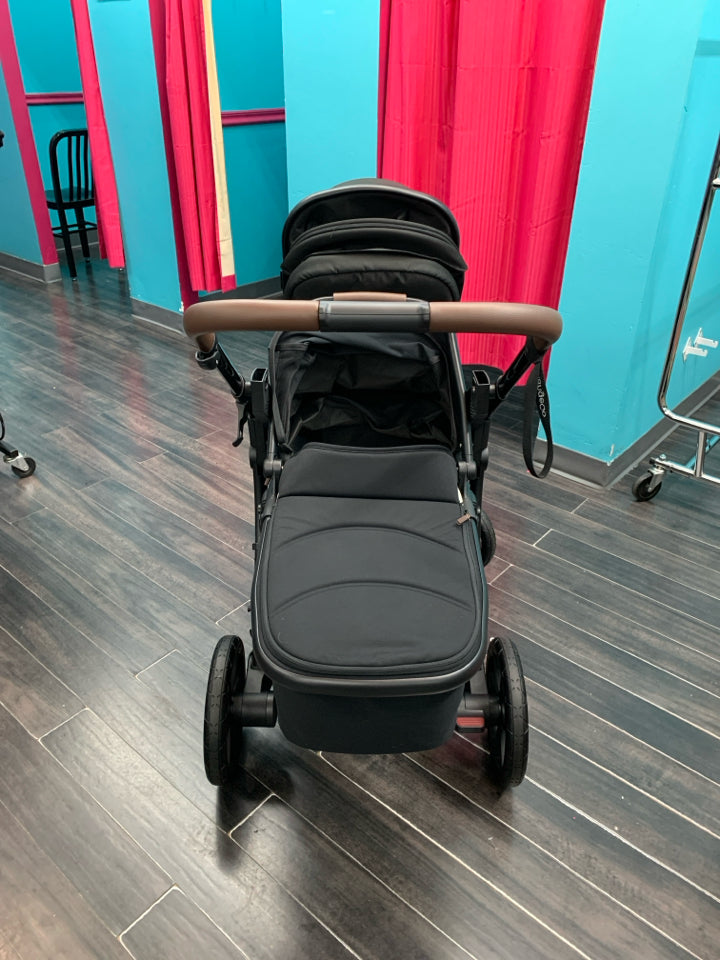 Momcozy ChangeGo Baby/toddler Stroller.