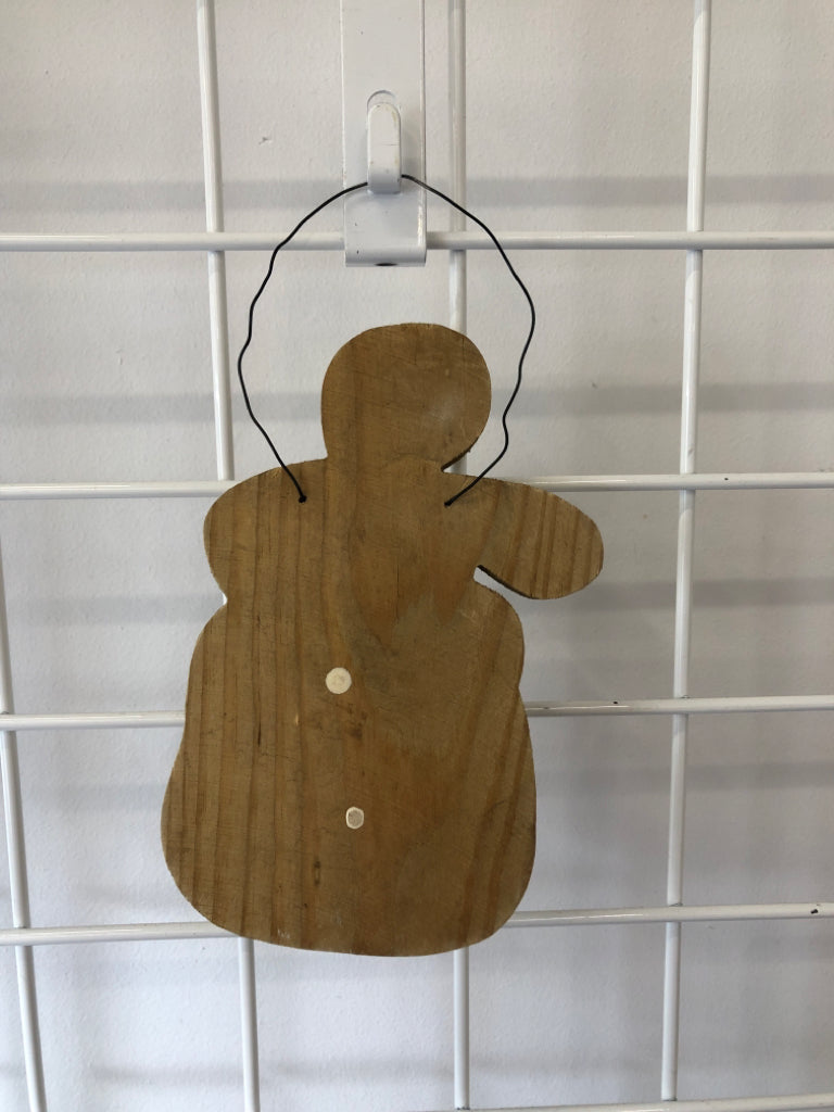 PRIMITIVE SNOWMAN WALL HANGING.