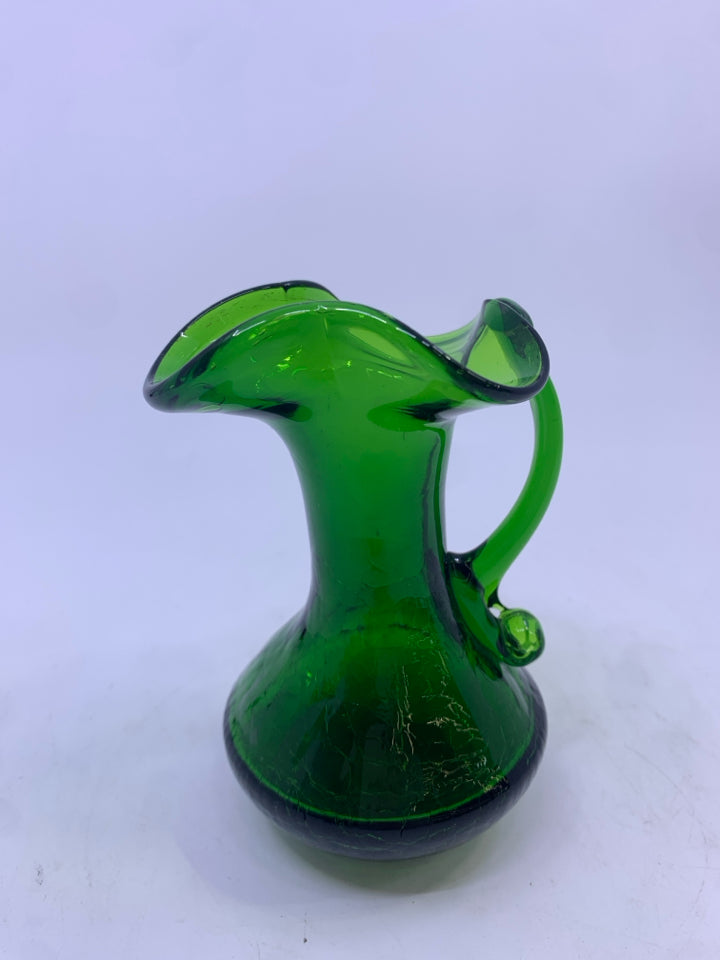 DK GREEN RUFFLE TOP GLASS VASE.
